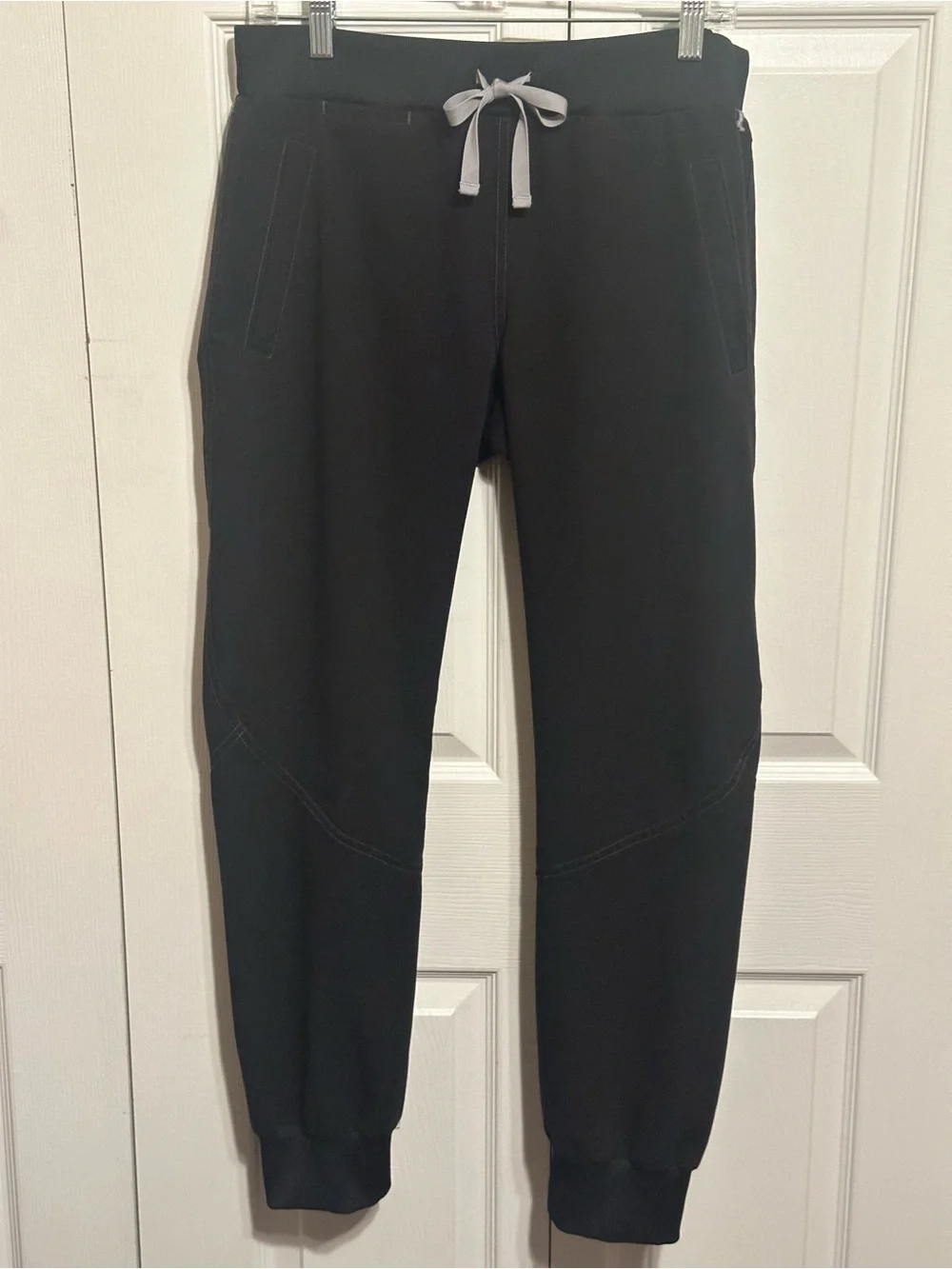 FIGS | “Tansen” Black 5 Pocket Scrub Joggers - Men’s Medium